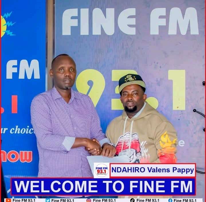 🚨 AMAKURU MASHYA 🚨 Umunyamakuru wari umenyerewe kuri BTN  yerekeje kuri Fine Fm 

Kuri uyu wa 2 taliki 14/01/2025 nibwo hamenyekanye amakuru avuga ko Umunyamakuru @NdahiroPapy  wari umenyerewe