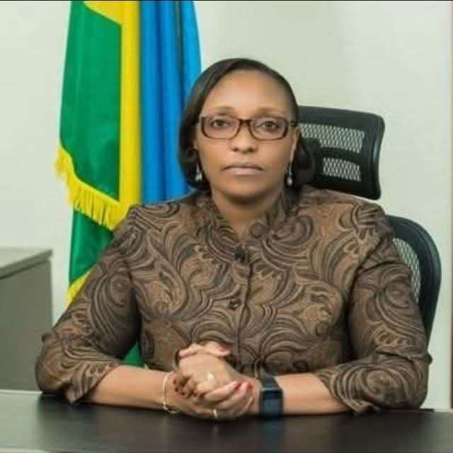 “#Nyakubahwa Perezida wa Repubulika Paul Kagame, sinabona amagambo abashimira mu buryo bukwiye; kuba muri Guverinoma muyoboye byanyigishije byinshi kandi bizakomeza kumbera impamba. Nzahora mbashimira
